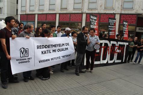 Group of people declaring their CO in Istanbul